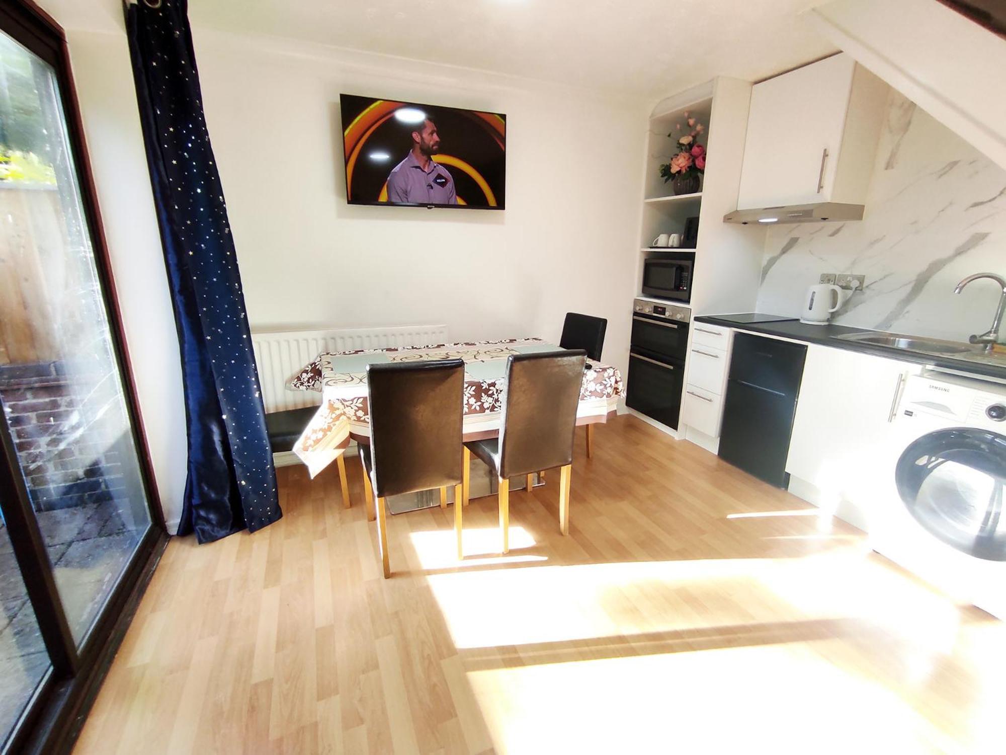 The Swans - Two-Bedroom City Centre House With Parking Оксфорд Экстерьер фото