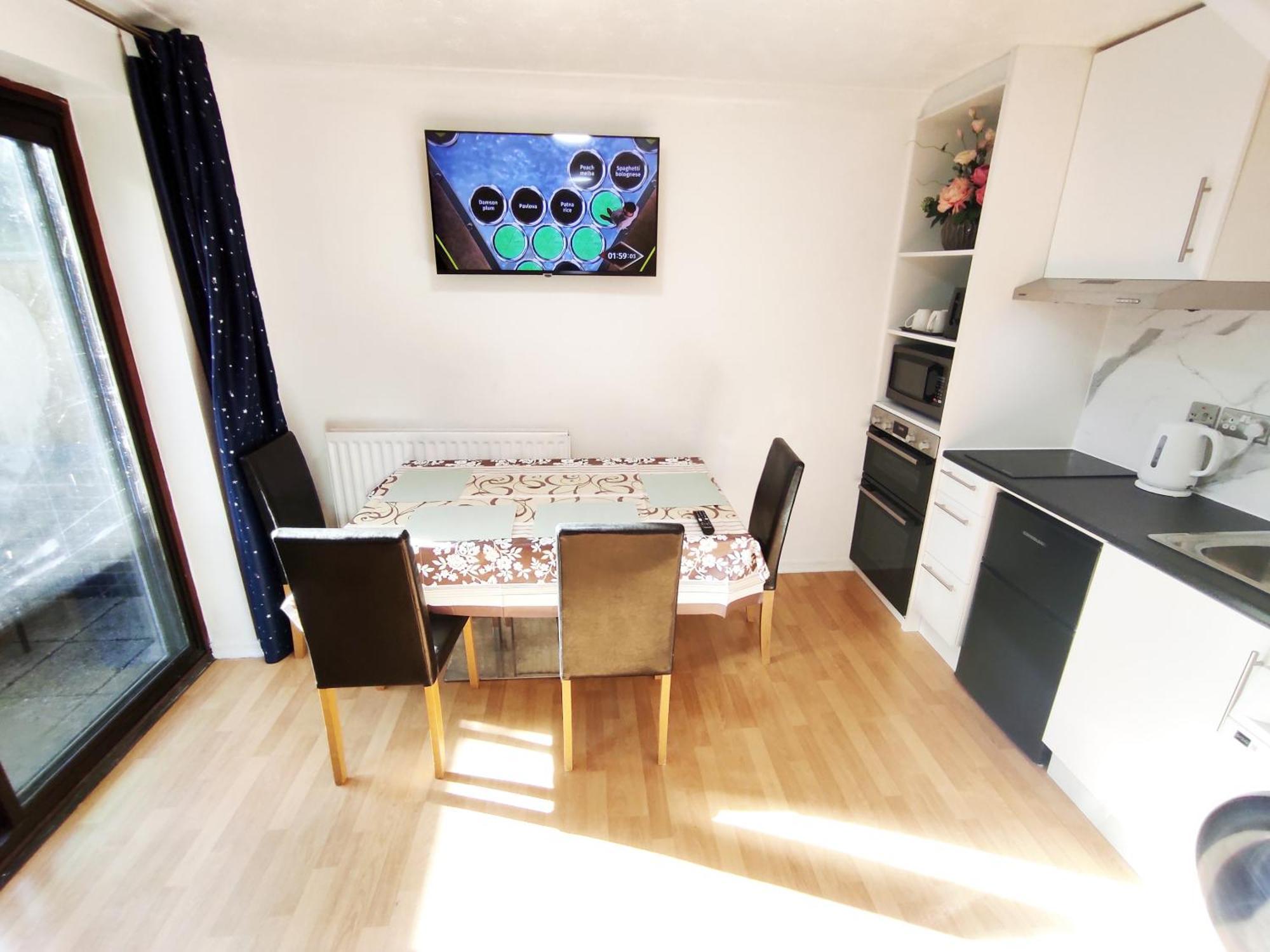 The Swans - Two-Bedroom City Centre House With Parking Оксфорд Экстерьер фото